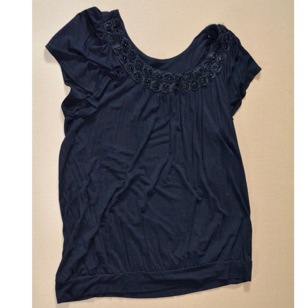 Black top with flower collar